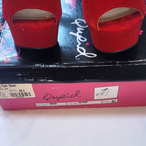 NIB, Women's Suede Red Platform by Qupid - Picture 6 of 6